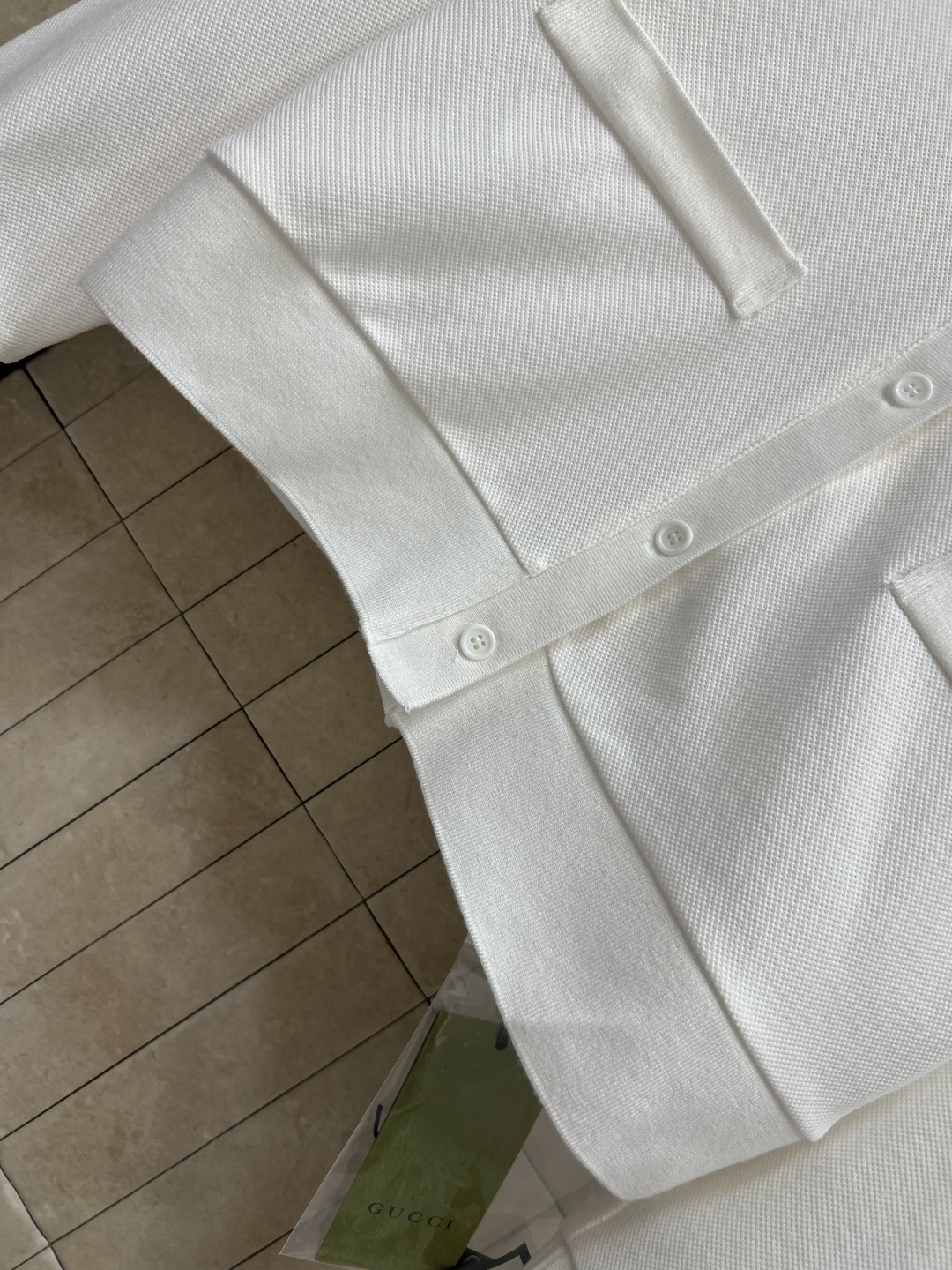 G家 25早秋冬新款 V领长袖开衫 衣袖品牌经典红绿织带 点缀大气时髦 耐看好穿 宽松的直身版型  松弛