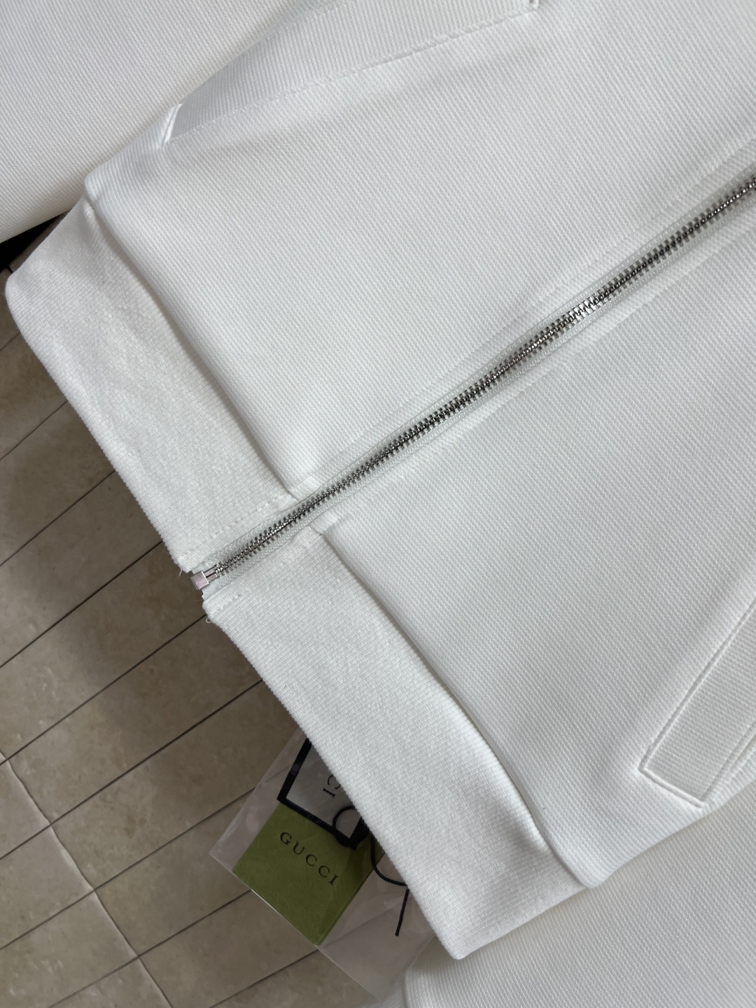 G家 25早秋新款 立领拉链休闲外套 胸前标志性 品牌经典红绿条纹设计 上身效果绝了 休闲宽松版型显瘦又