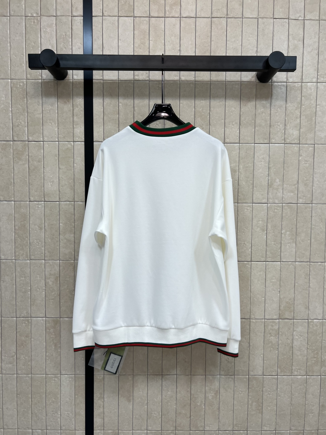 G家 25早秋新款 圆领长袖卫衣 领口.衣袖.下摆经典的红绿织带标识 纯白色系圆领宽松套头卫衣 经典耐看