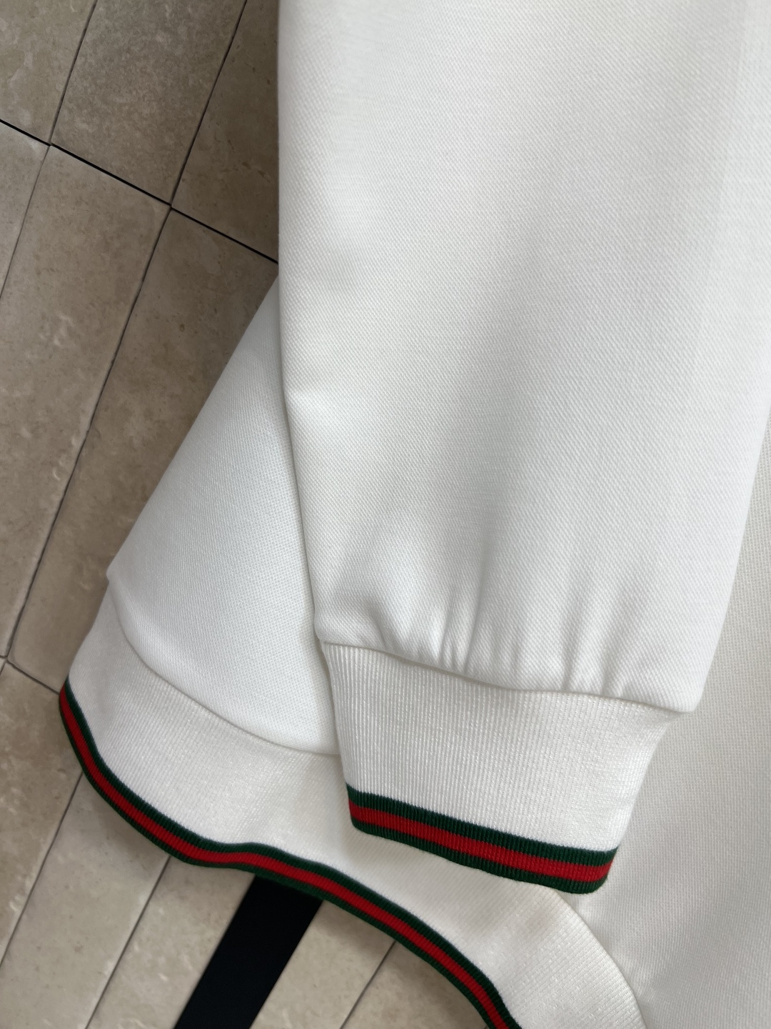 G家 25早秋新款 圆领长袖卫衣 领口.衣袖.下摆经典的红绿织带标识 纯白色系圆领宽松套头卫衣 经典耐看