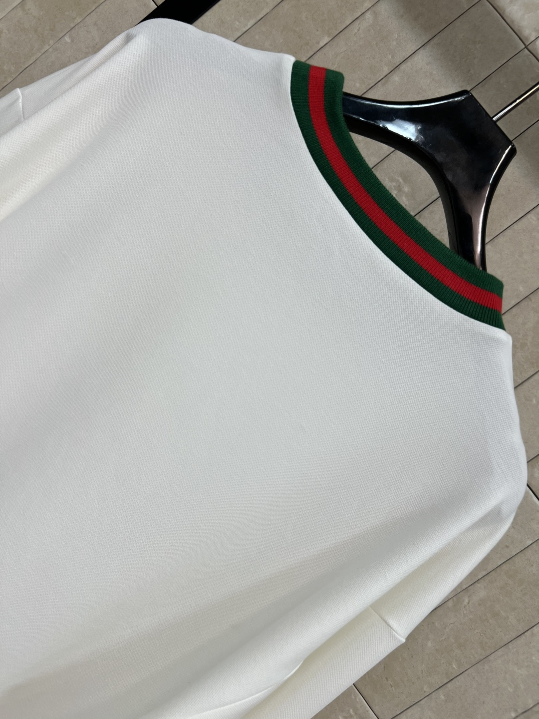 G家 25早秋新款 圆领长袖卫衣 领口.衣袖.下摆经典的红绿织带标识 纯白色系圆领宽松套头卫衣 经典耐看