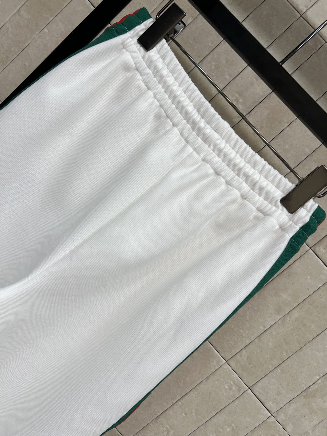 G家 25早秋新款 高腰阔腿卫裤 裤子侧边红绿织带标识 经典耐看大气时髦 搭配同系列上衣 上身运动休闲又