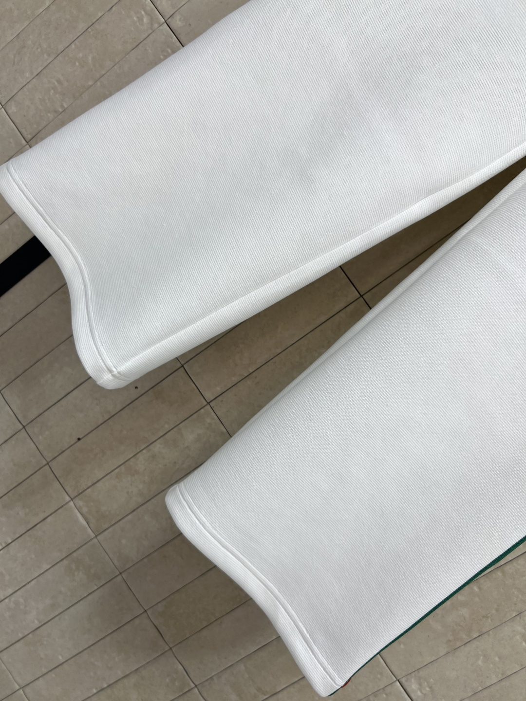 G家 25早秋新款 高腰阔腿卫裤 裤子侧边红绿织带标识 经典耐看大气时髦 搭配同系列上衣 上身运动休闲又