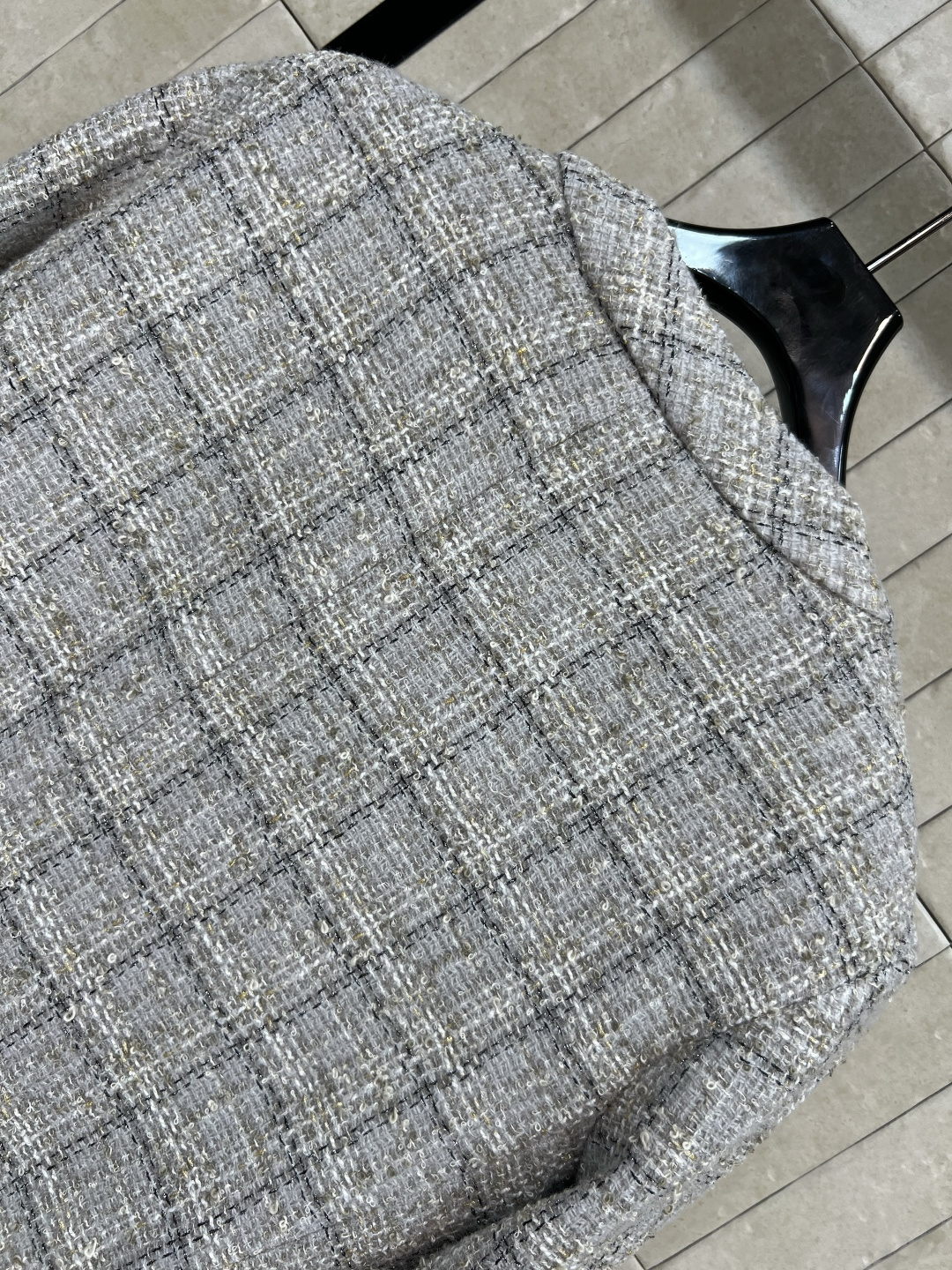 小香家 25早秋新款 格纹粗花呢V领短款外套 自带法式的名媛范 V领短款修身版型 上身气质又少女感十足 