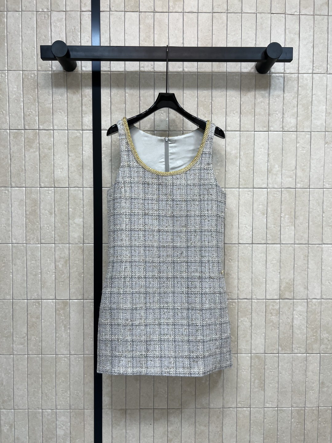 NO:472487,Xiaoxiangjia 25 early autumn new style, plaid tweed vest dress, heavy industry series, full of high-pressure level, straight-tube style, versatile and unselectable, super temperament, visual sense, pocket decoration embellishment, camellia pattern lining, comfortable and skin-friendly, can be used for any occasion, one color, three codes Size/S-M-L,, chanel, skirts, alexander wang19860909小香家 25早秋新款 格纹粗花呢背心连衣裙 重工系列 高压级感满满 直筒版型百搭不挑人 超级显气质 千金即视感 口袋装饰点缀 内带山茶花图案里衬 舒适亲肤 任何场合都驾驭的住 一色三码 Size/S-M-L,,chanel,skirts,alexander wang,Women's clothing