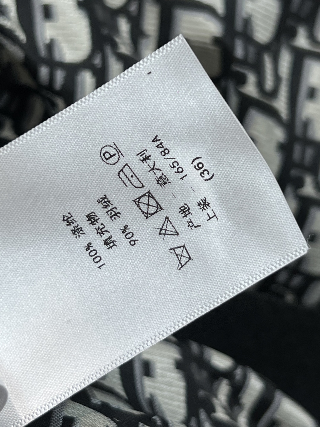 D家 25秋冬新款 老花立领收腰羽绒服马甲 外套呈方正版型 无袖面包羽绒服  面包服系列 已经成为秋冬时