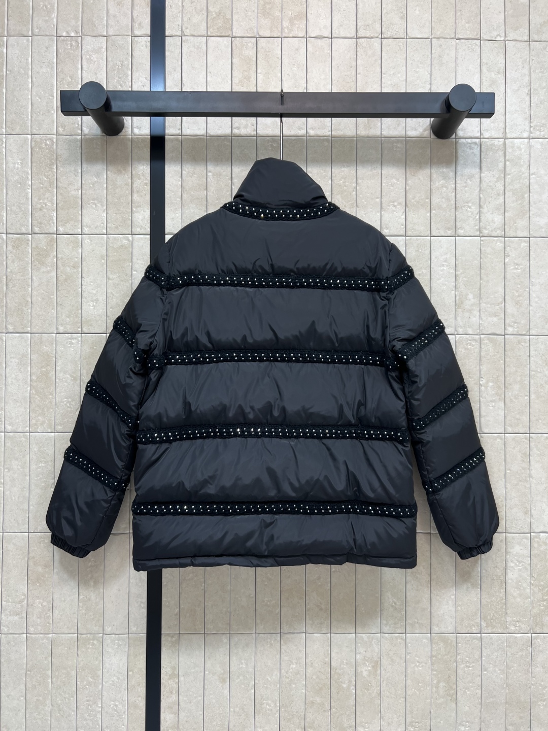 小香风 25秋冬新款 编织装饰立领羽绒服 自带名媛范十足 经典立领宽松版型 上身减龄又少女风 编织条装饰