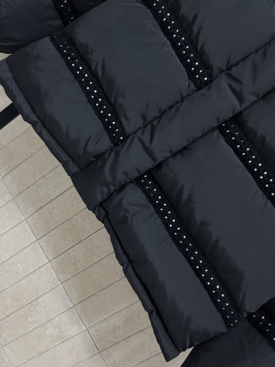 小香风 25秋冬新款 编织装饰立领羽绒服 自带名媛范十足 经典立领宽松版型 上身减龄又少女风 编织条装饰