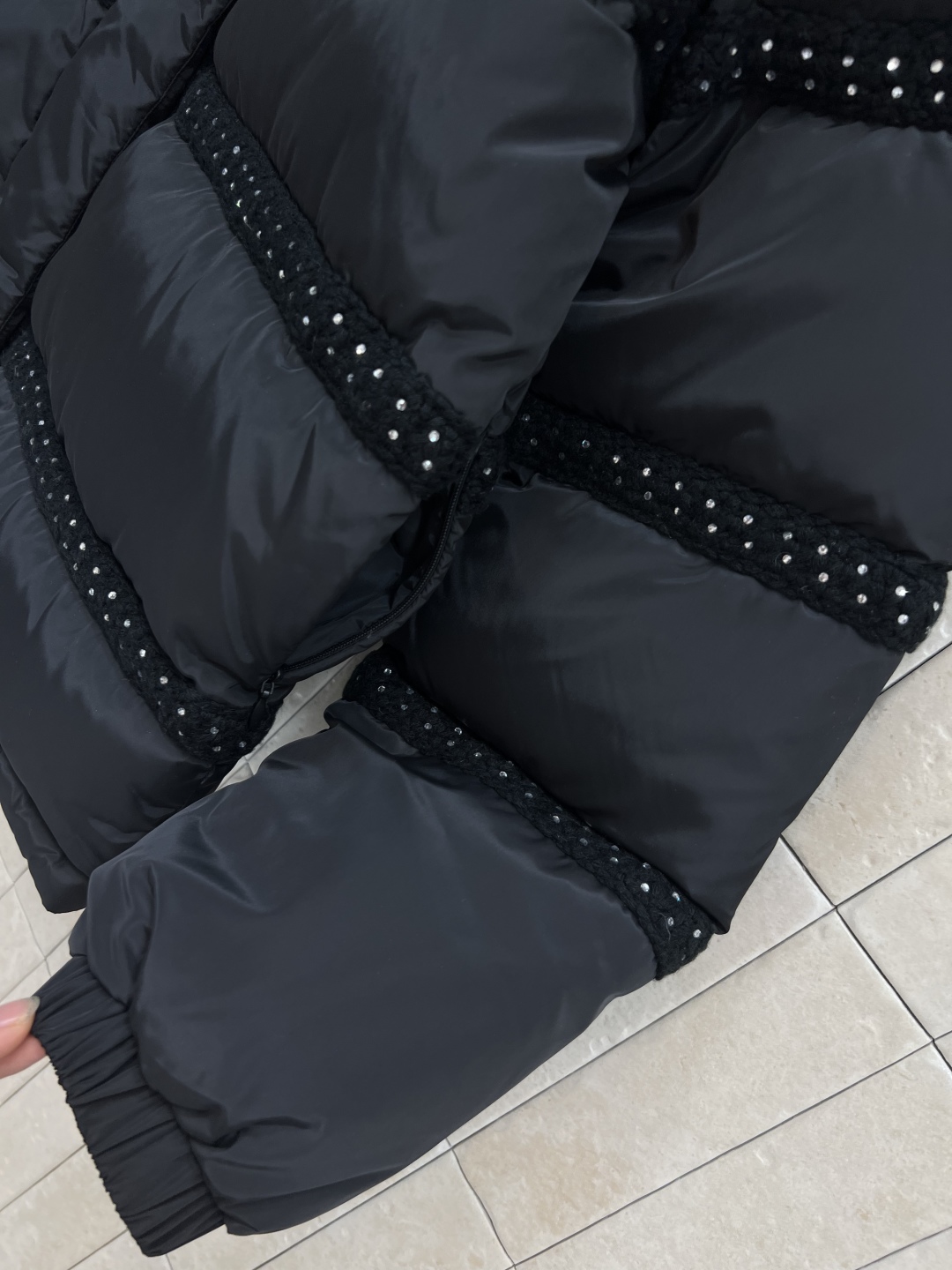 小香风 25秋冬新款 编织装饰立领羽绒服 自带名媛范十足 经典立领宽松版型 上身减龄又少女风 编织条装饰