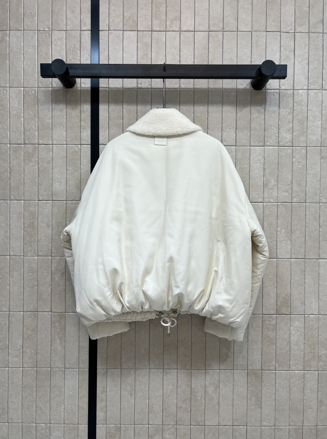 LW家 25秋冬新款 羊毛绒翻领皮扣面包服 上身立马显瘦又气质优雅 高个子小个子都能轻松驾驭 立体的修身