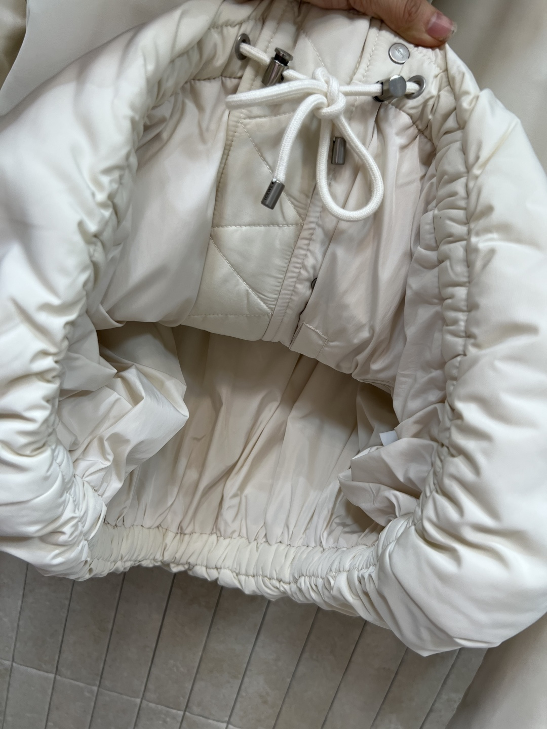 LW家 25秋冬新款 羊毛绒翻领皮扣面包服 上身立马显瘦又气质优雅 高个子小个子都能轻松驾驭 立体的修身