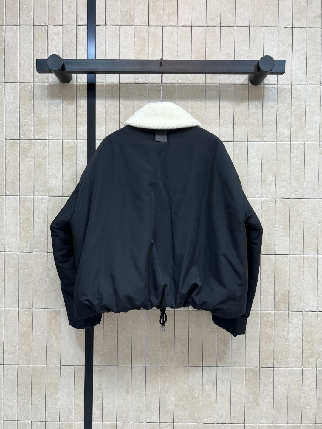 LW家 25秋冬新款 羊毛绒翻领皮扣面包服 上身立马显瘦又气质优雅 高个子小个子都能轻松驾驭 立体的修身