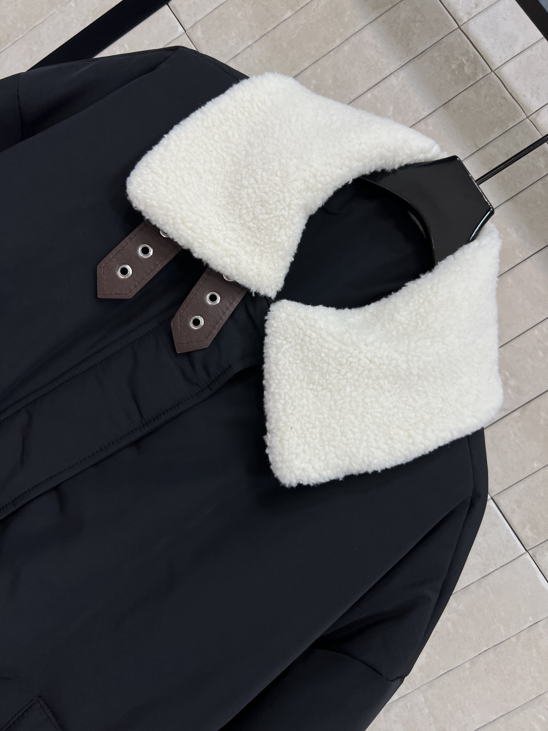 LW家 25秋冬新款 羊毛绒翻领皮扣面包服 上身立马显瘦又气质优雅 高个子小个子都能轻松驾驭 立体的修身