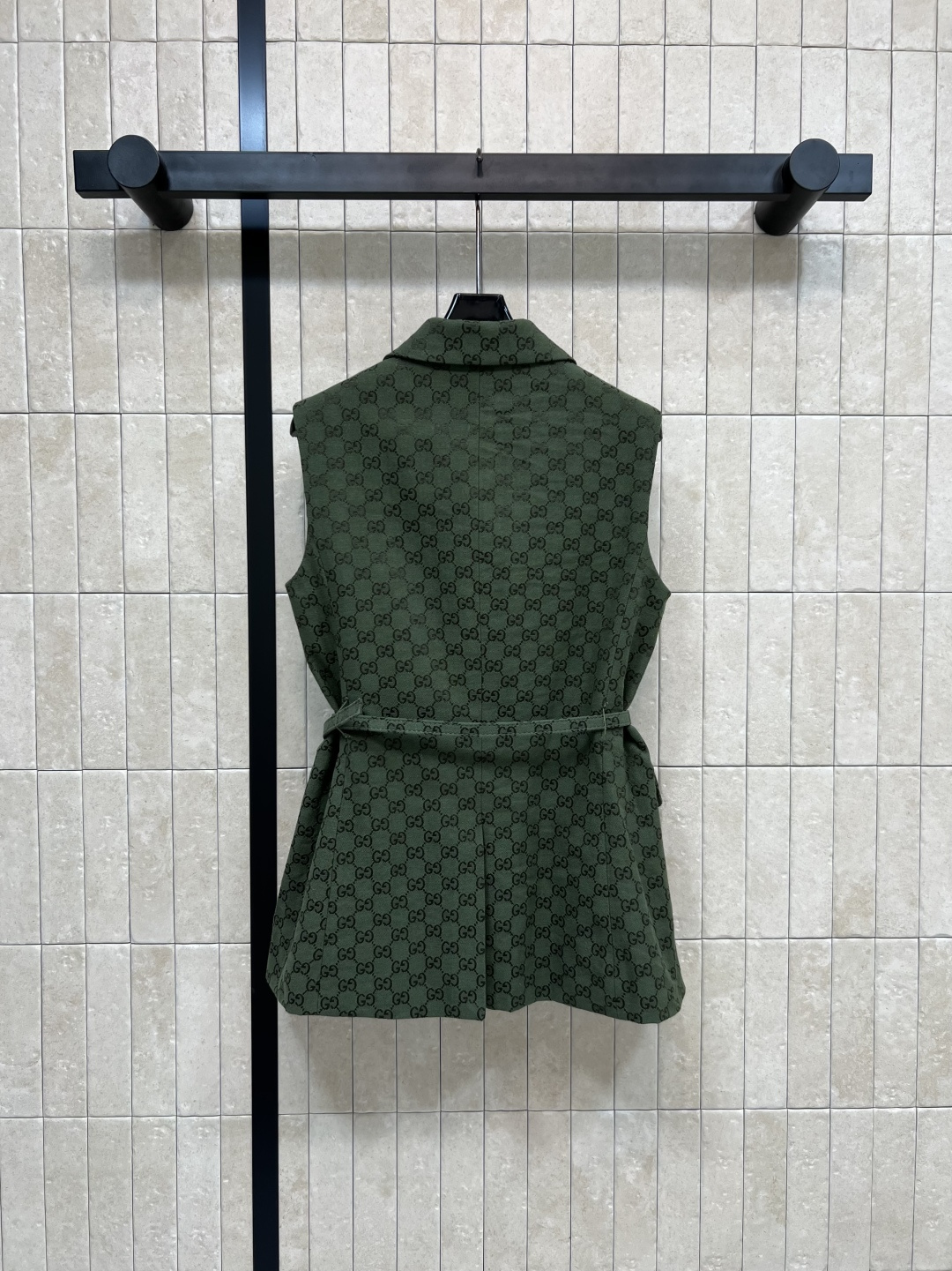 G家 25早秋新款 绿色双G提花系列 翻领无袖收腰马甲 经典满印的GG提花外套 喜欢老花的一定不要错过 
