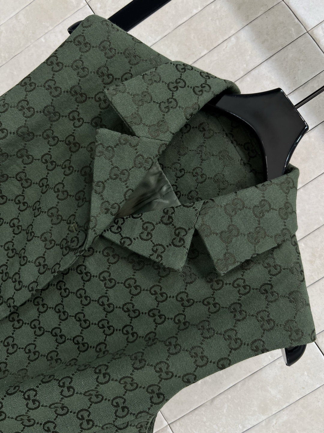 G家 25早秋新款 绿色双G提花系列 翻领无袖收腰马甲 经典满印的GG提花外套 喜欢老花的一定不要错过 