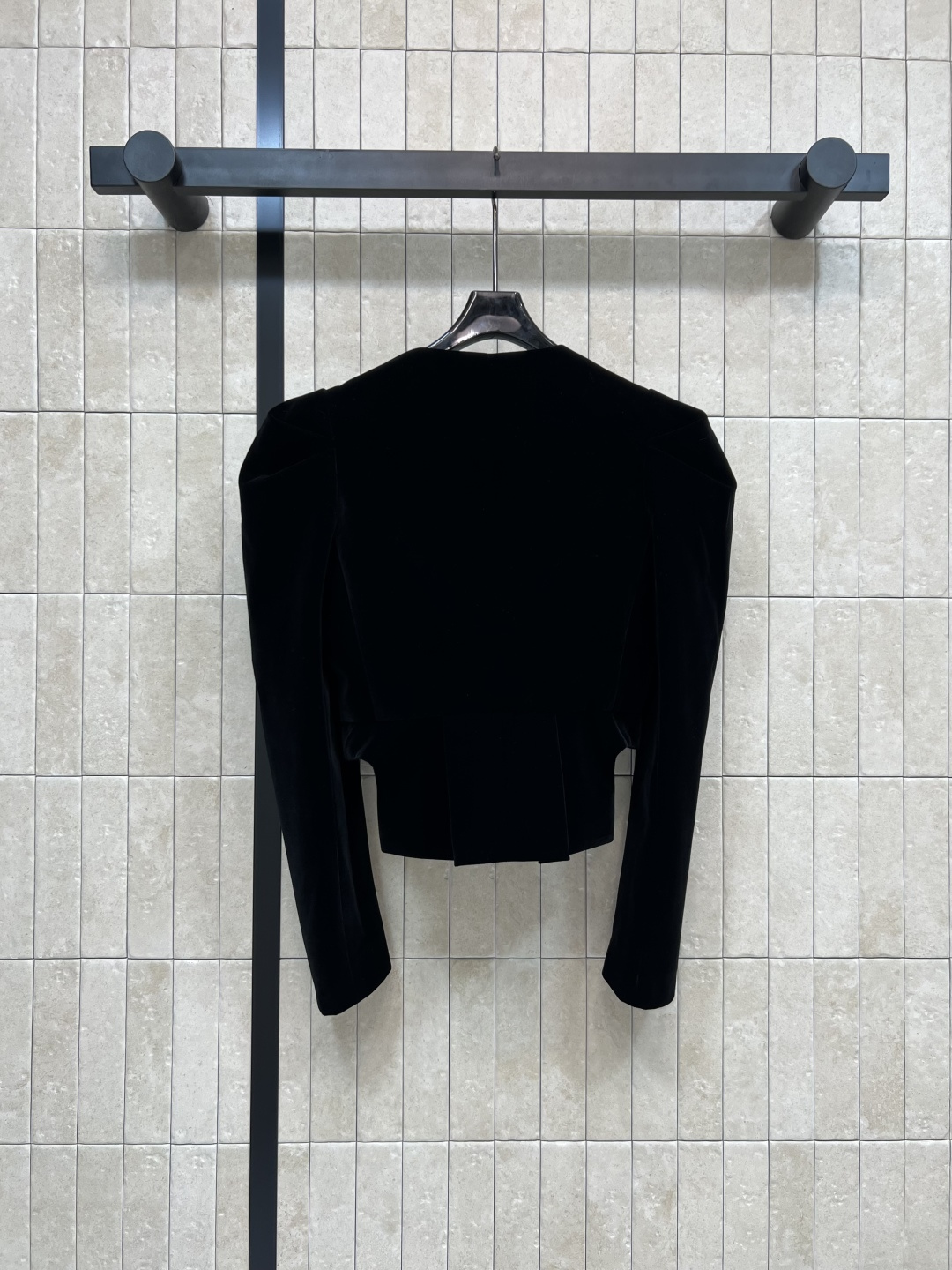 D家 25早秋新款 丝绒方领小外套 超级百搭的短款小外套 方领泡泡肩长袖+前面尖角下摆设计 干练精致 上