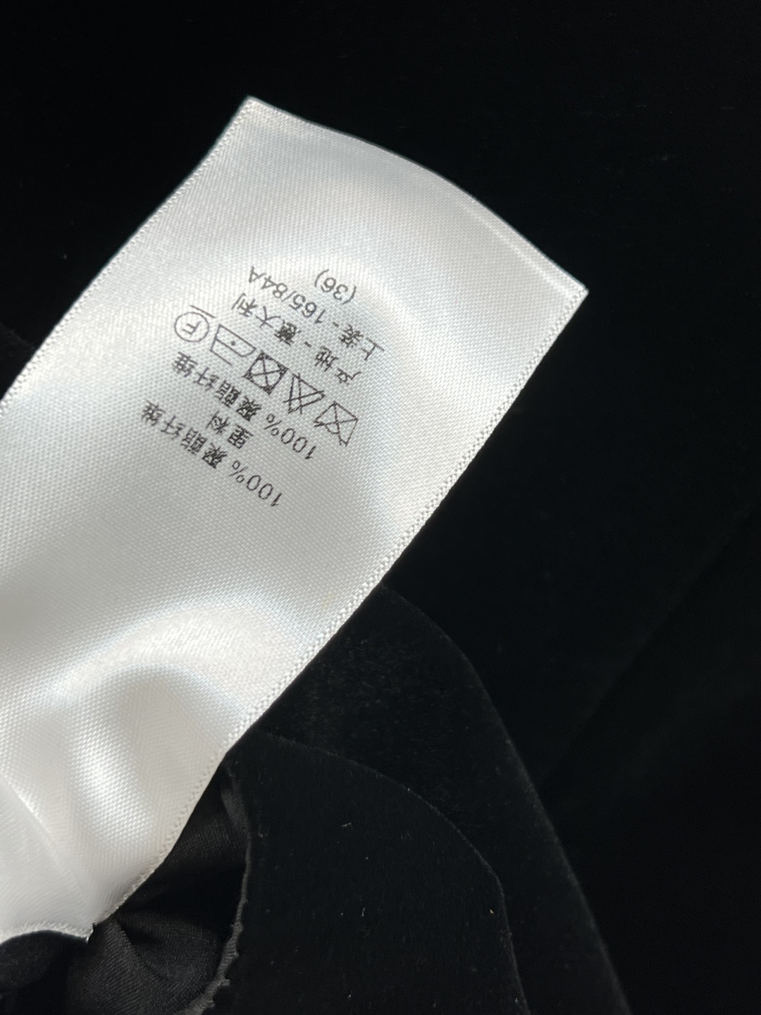 D家 25早秋新款 丝绒方领小外套 超级百搭的短款小外套 方领泡泡肩长袖+前面尖角下摆设计 干练精致 上