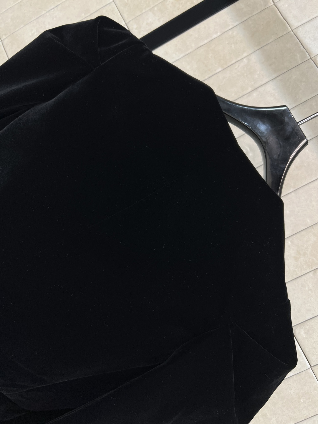 D家 25早秋新款 丝绒方领小外套 超级百搭的短款小外套 方领泡泡肩长袖+前面尖角下摆设计 干练精致 上