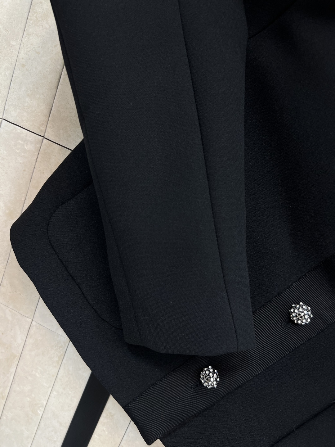 D家 25早秋新款 荷叶花边领短款西装 可拆卸荷叶花边小立领设计 带里衬垫肩设计 做工无可挑剔 经典剪裁