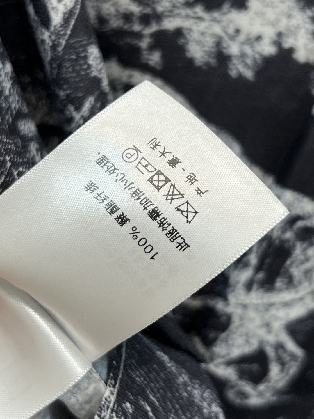 D家 25早秋新款 动物丛林印花翻领荷叶花边长款衬衫 前短后长的设计上身超级显腿长 基础宽松版型百搭不挑