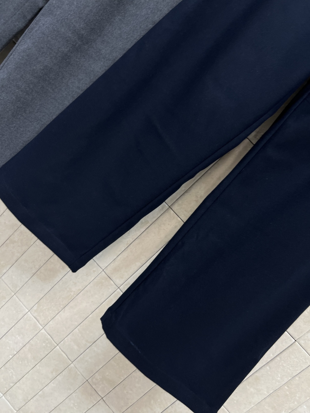 MIu家25早秋新款 松紧高腰休闲裤 松紧腰系绳腰节设计 阔腿的直筒裤型 轻松的穿出大长腿 搭配小短款的