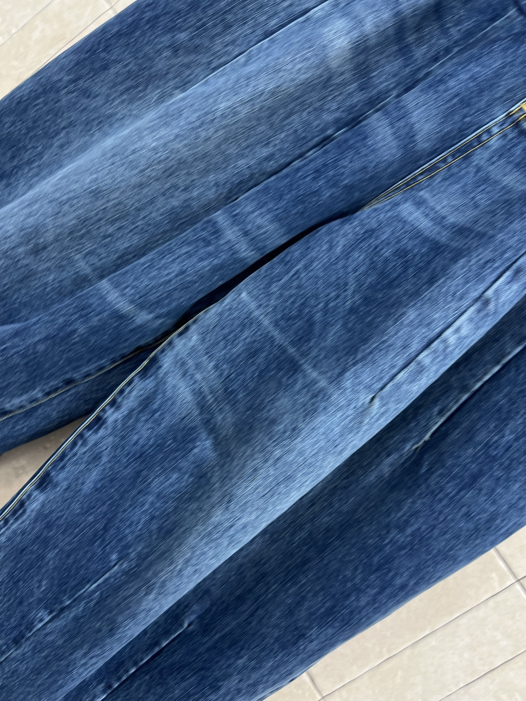 25早秋新款 气球牛仔裤 高腰宽松直筒设计 上身藏肉又显瘦 任何腿型都能轻松驾驭 渐变的洗水工艺打造出层