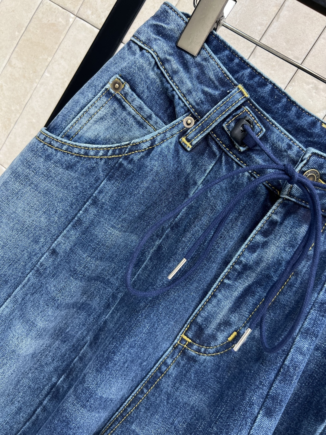 25早秋新款 气球牛仔裤 高腰宽松直筒设计 上身藏肉又显瘦 任何腿型都能轻松驾驭 渐变的洗水工艺打造出层