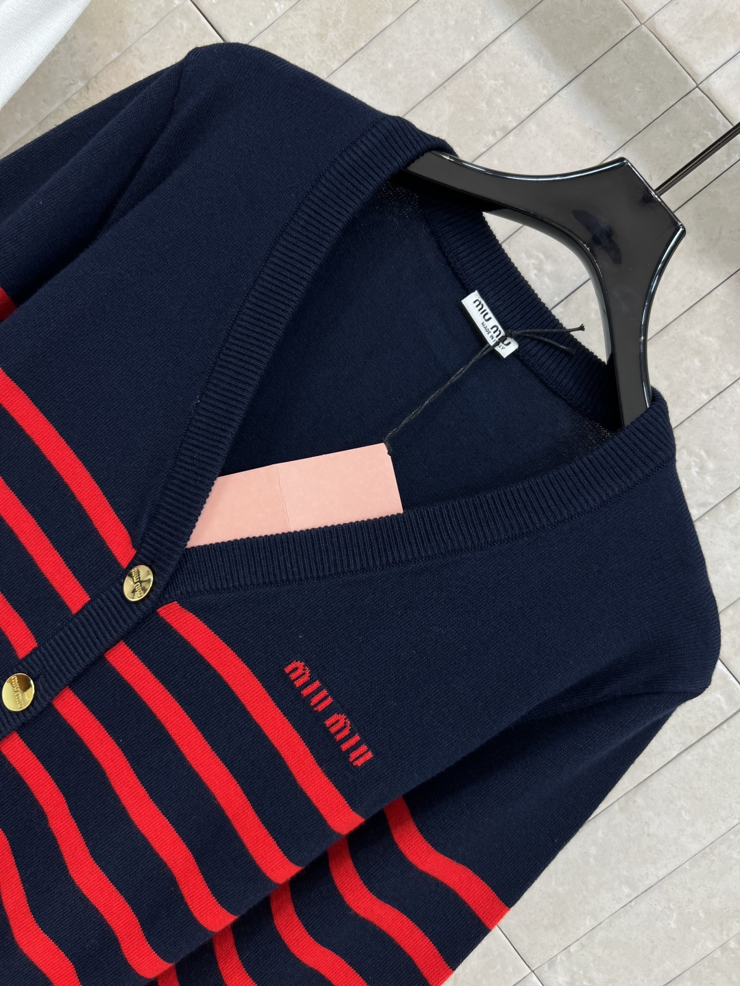 MIu家 25早秋新 条纹拼色V领针织开衫 宽松版型 上身显瘦又百搭 简约又不失经典耐看 扣子复古时髦 