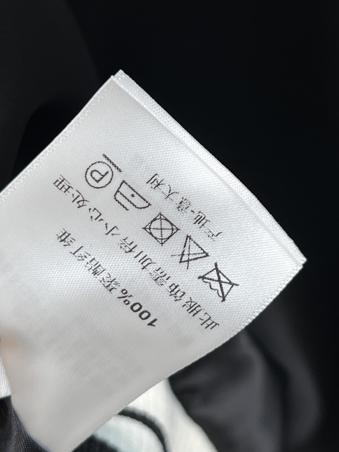 D家 25早秋新款 logo图案拼色棒球夹克外套 领口和袖口还有衣摆做的螺纹针织条纹撞色设计 一秒的吸睛