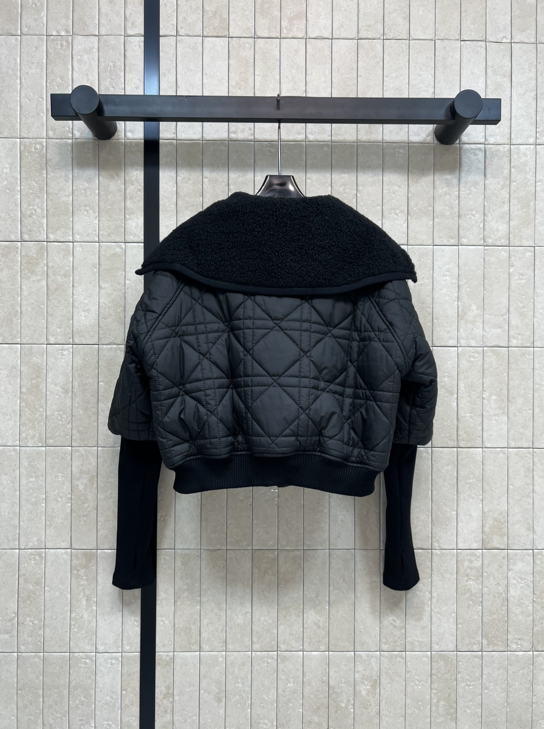 D家 25早秋新款 藤格纹摇粒绒夹克 摇粒绒披肩领拉链短款版型 衣袖拼接松紧长袖+下摆松紧收腰 吸睛亮眼