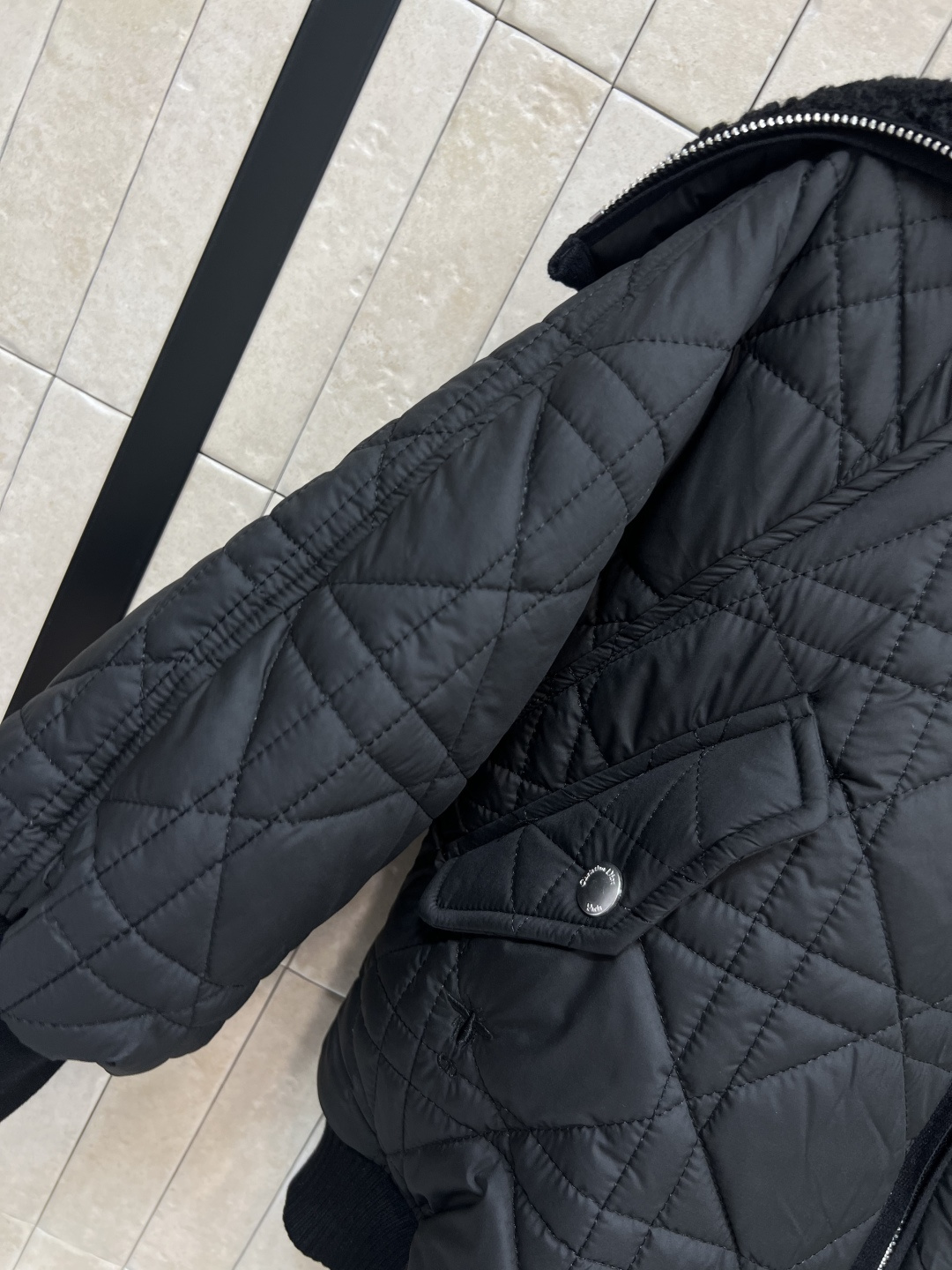 D家 25早秋新款 藤格纹摇粒绒夹克 摇粒绒披肩领拉链短款版型 衣袖拼接松紧长袖+下摆松紧收腰 吸睛亮眼