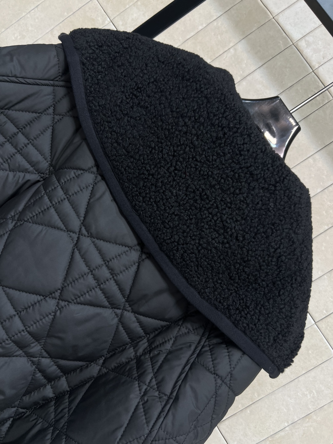 D家 25早秋新款 藤格纹摇粒绒夹克 摇粒绒披肩领拉链短款版型 衣袖拼接松紧长袖+下摆松紧收腰 吸睛亮眼