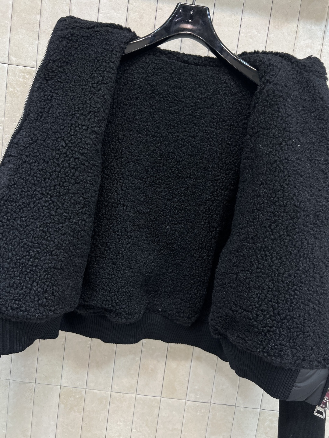 D家 25早秋新款 藤格纹摇粒绒夹克 摇粒绒披肩领拉链短款版型 衣袖拼接松紧长袖+下摆松紧收腰 吸睛亮眼