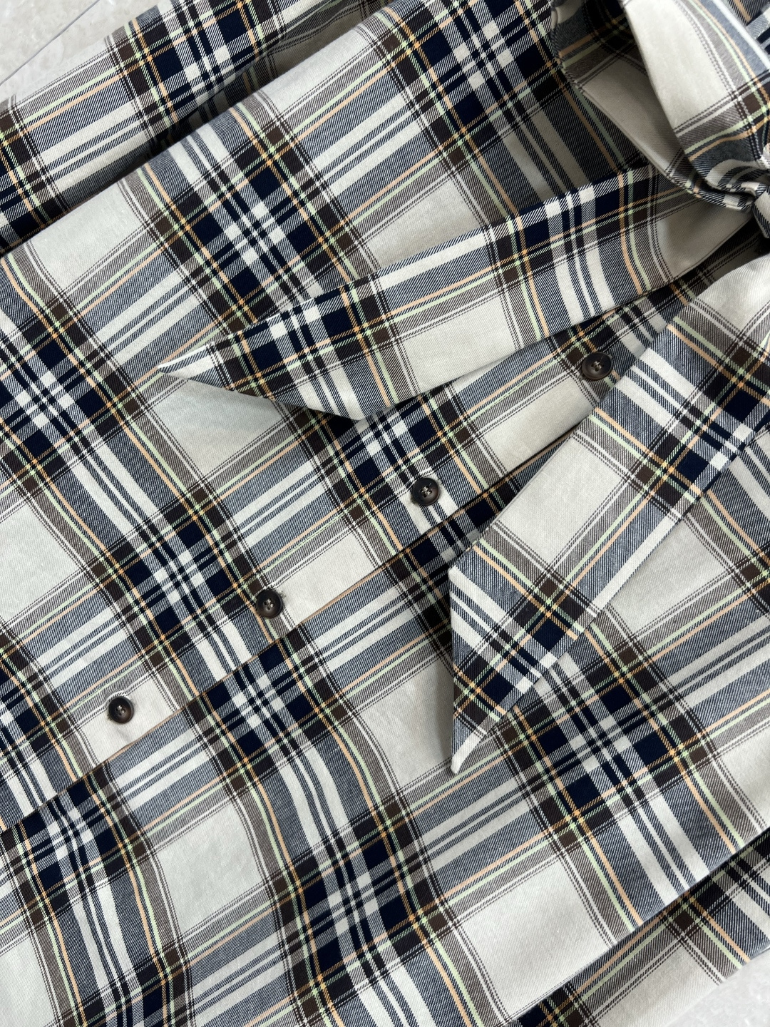 25早秋新款 经典格纹翻领系带衬衫 好穿不厌的经典格子 YB是男款 其实女孩子穿更好看 慵懒随意BF风 