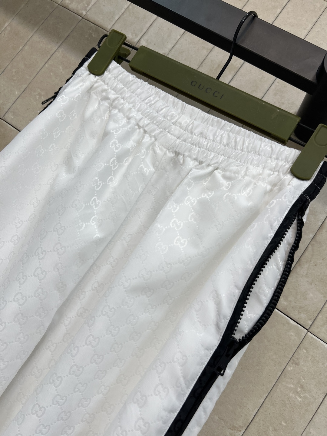 G家 25早春新款 双G提花尼龙运动套装 立领拉链外套+松紧腰束脚运动裤 一套上身时髦有型 高人气的再生