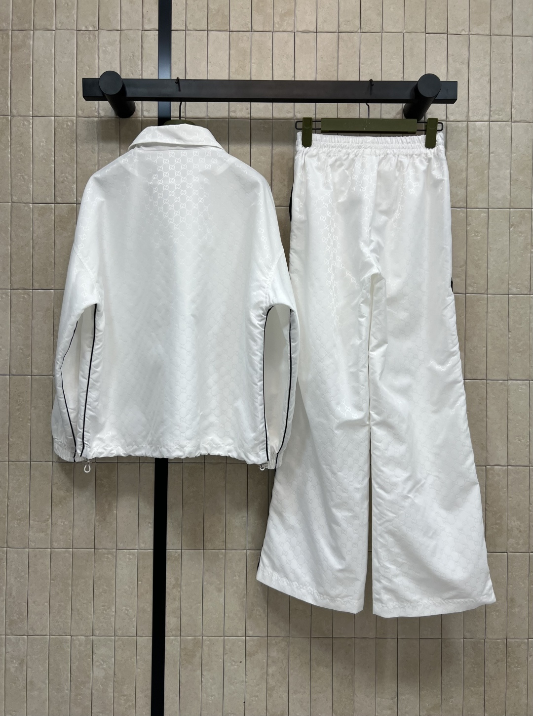 G家 25早春新款 双G提花尼龙运动套装 立领拉链外套+松紧腰束脚运动裤 一套上身时髦有型 高人气的再生