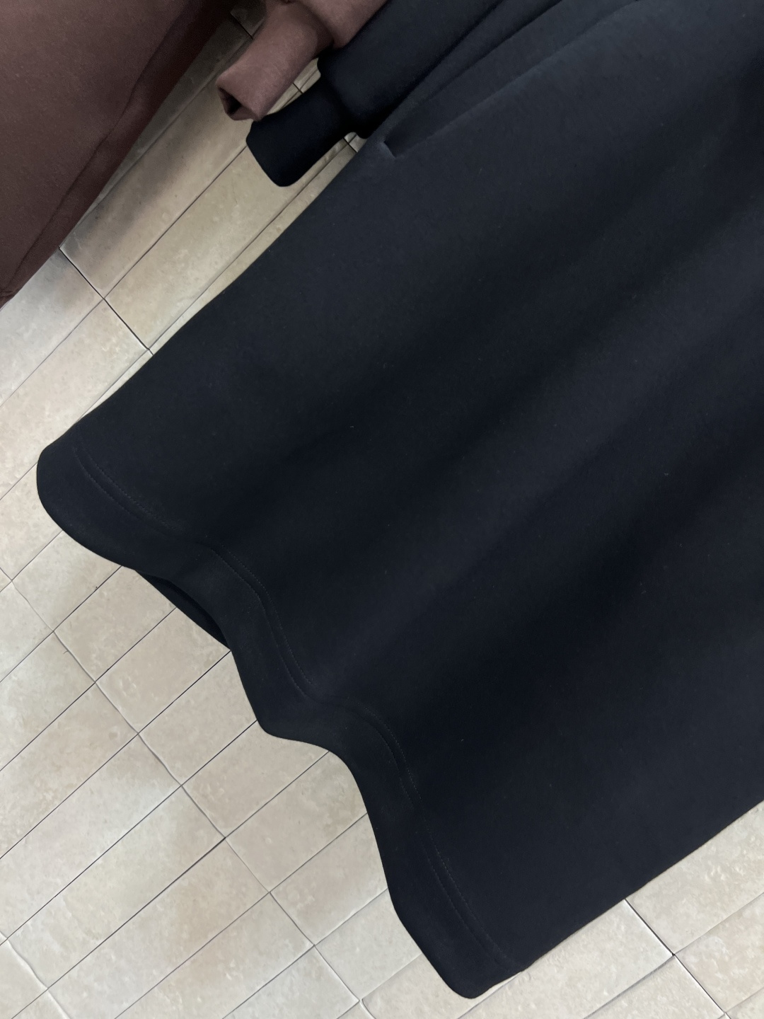 L家 25早秋新款 老花丝巾连帽卫衣连衣裙 裙长恰到好处 连帽卫衣款式青春减龄 满满的少女感  面料柔软