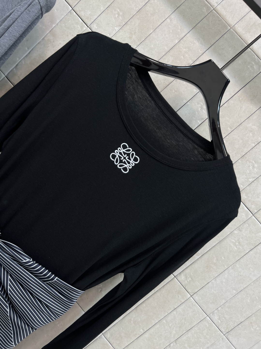 LW家 25早秋新款 丝巾收腰长款连衣裙 上身真的超级爱了 减龄的百搭色系 一秒衬托肤色 配送条纹丝巾收