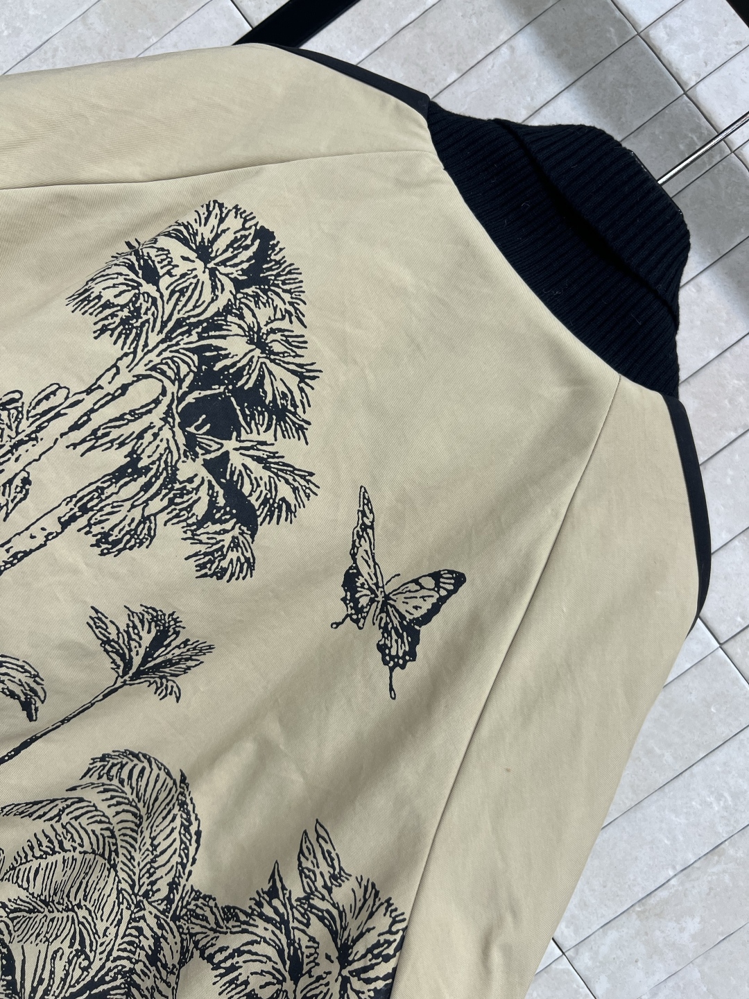 D家 25早秋新款 椰树印花夹克棉服外套 里面菱形绗缝格纹夹棉内衬 呈现休闲版型 干净利落的版型 经典又
