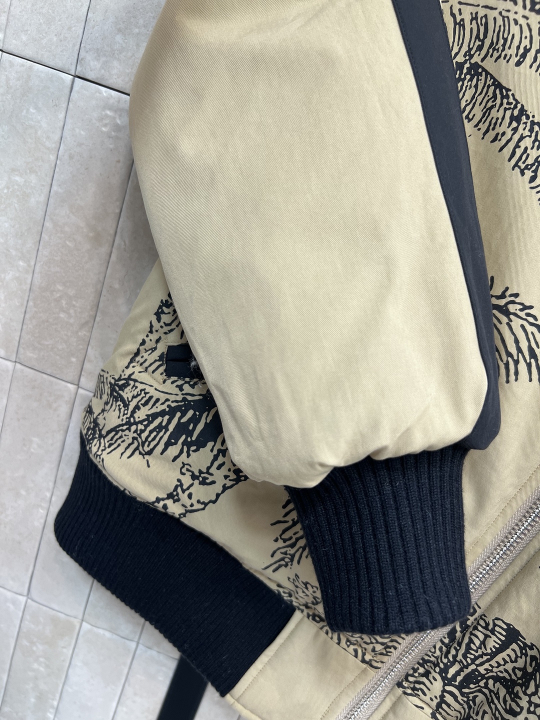 D家 25早秋新款 椰树印花夹克棉服外套 里面菱形绗缝格纹夹棉内衬 呈现休闲版型 干净利落的版型 经典又