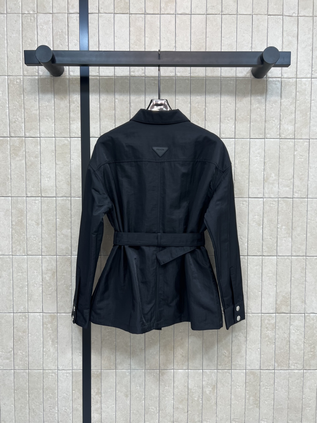 PD家 25早秋新款 翻领收腰外套 满满的青春少女感 胸前倒三角标点缀 宽松直筒版型 可酷可飒 走路带风