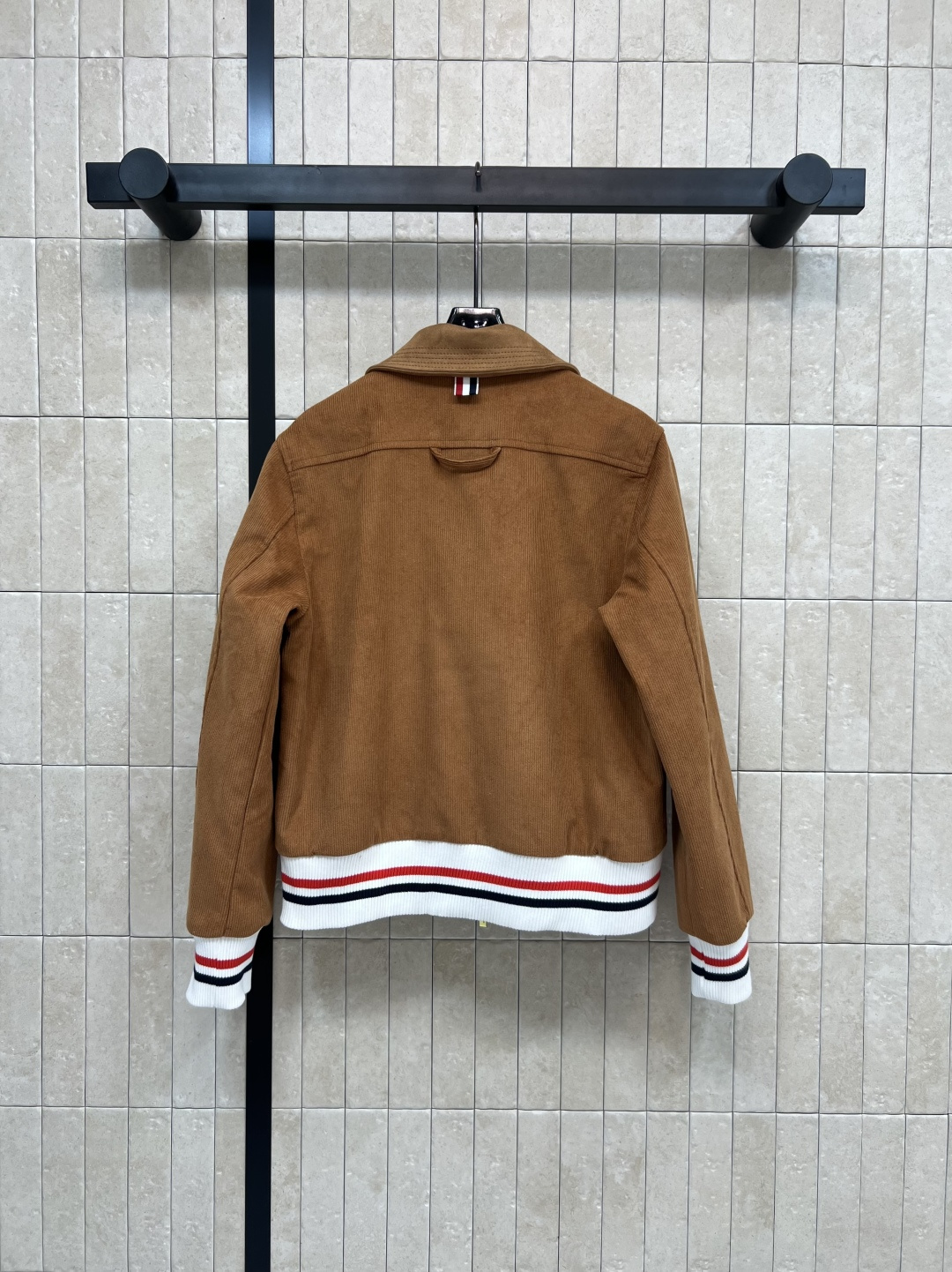 TB家 25早秋新款 灯芯绒翻领棉服外套 怀旧时髦感超级帅气 宽松短款版型轻松分割身材比例 视觉腿长一米