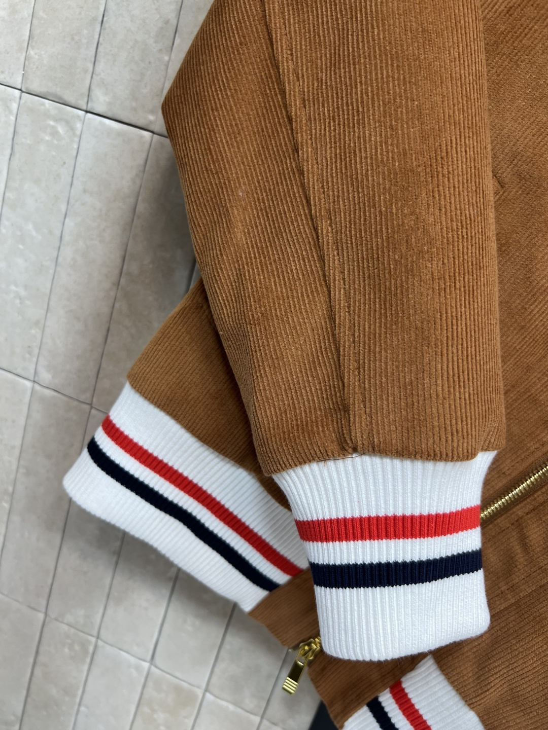 TB家 25早秋新款 灯芯绒翻领棉服外套 怀旧时髦感超级帅气 宽松短款版型轻松分割身材比例 视觉腿长一米