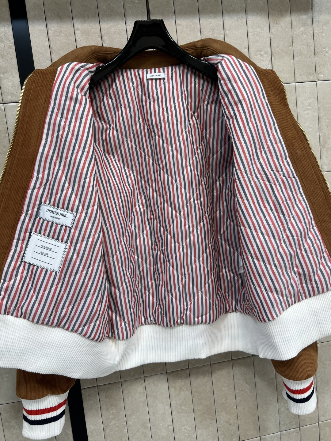 TB家 25早秋新款 灯芯绒翻领棉服外套 怀旧时髦感超级帅气 宽松短款版型轻松分割身材比例 视觉腿长一米