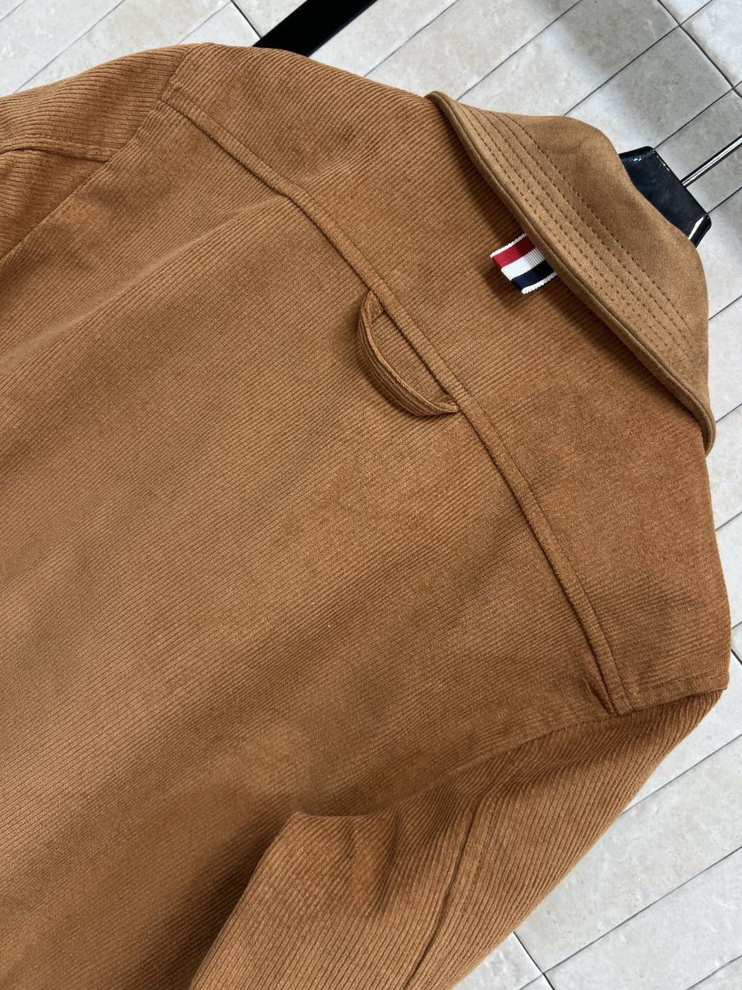 TB家 25早秋新款 灯芯绒翻领棉服外套 怀旧时髦感超级帅气 宽松短款版型轻松分割身材比例 视觉腿长一米