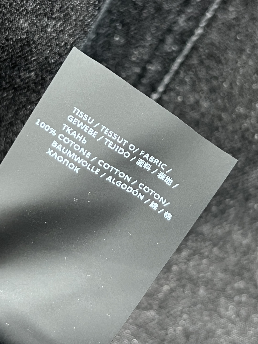 SL早秋新款 胸针装饰牛仔西装外套  气质西装版型设计 搭配牛仔洗水面料的青春减龄感 胸前经典的字母lo