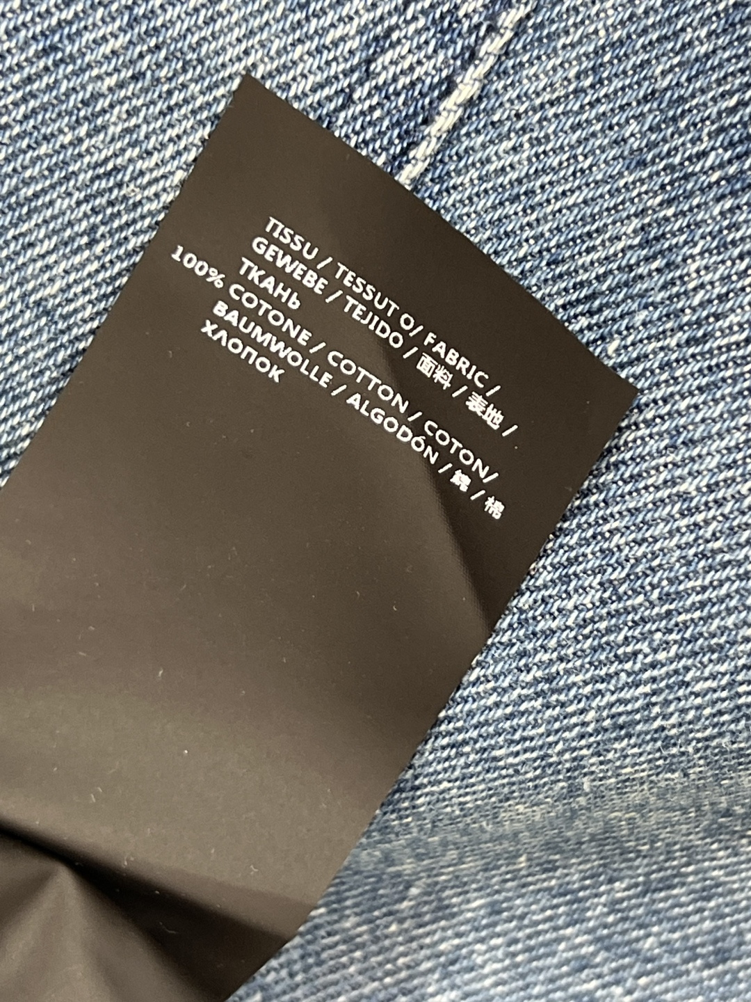 SL早秋新款 胸针装饰牛仔西装外套  气质西装版型设计 搭配牛仔洗水面料的青春减龄感 胸前经典的字母lo