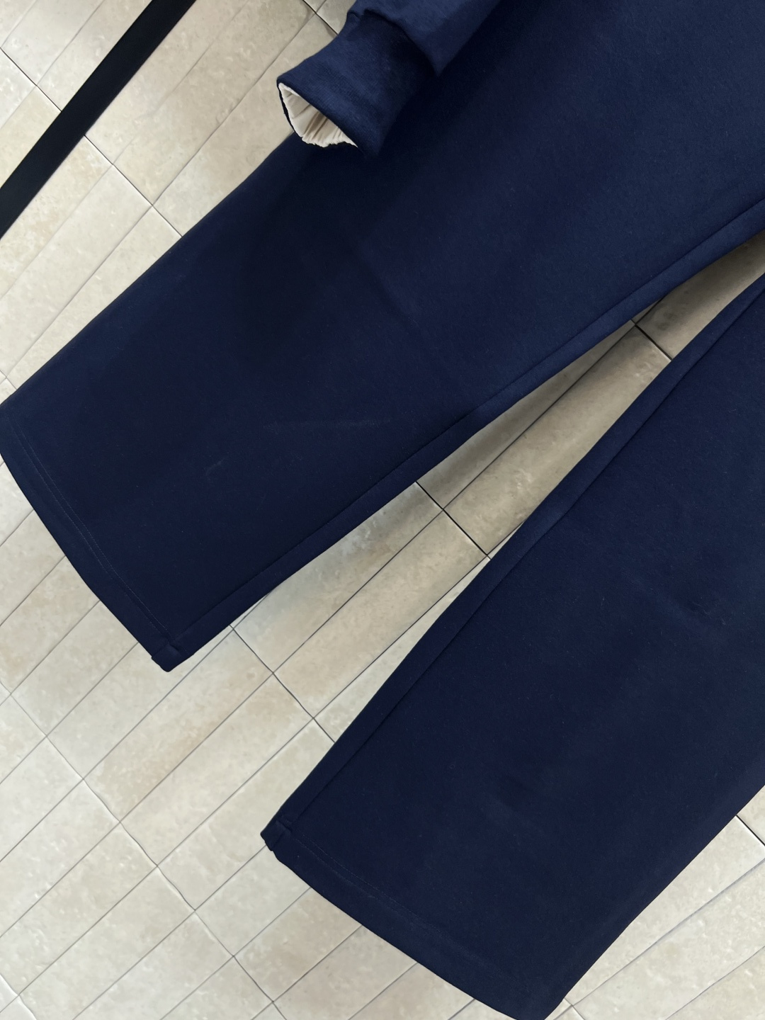 MIu家 25早秋新款 双面穿连帽休闲外套+高腰休闲裤 一面是经典卫衣面料胸前刺绣logo点辍  另一面