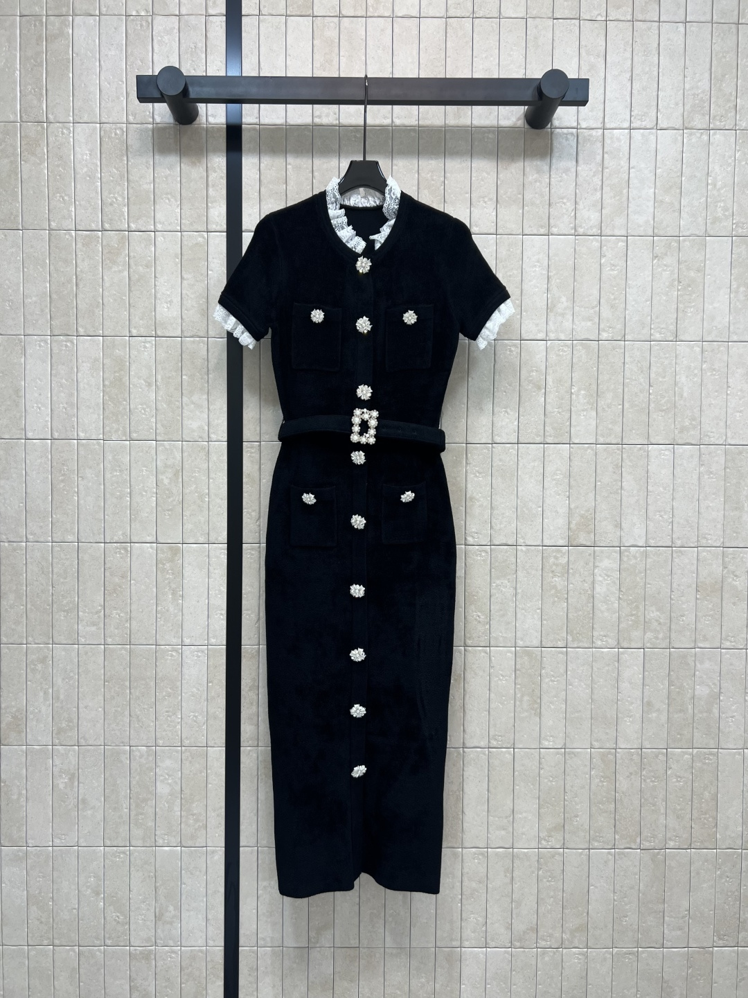 NO:476002,Self 25 early autumn new Velvet Chenille short-sleeved long dress with lace embellishment Customized rhinestone buckle decoration Customized velvet fabric is comfortable and slim and slim without tightness. Paired with belt waist tucking can highlight the figure. A must-have artifact for white and rich beauty. One color three-code Size/S-M-L, skirts, T-shirt, alexander wang19860909self 25早秋新款 丝绒雪尼尔短袖长款连衣裙 蕾丝花边点缀 定制水钻扣饰装饰 定制丝绒面料上身很舒适修身显瘦 又不会有紧绷感 搭配腰带收腰非常能凸显身材 白富美必备神器 一色三码Size/S-M-L,,skirts,T-shirt,alexander wang,Women's clothing