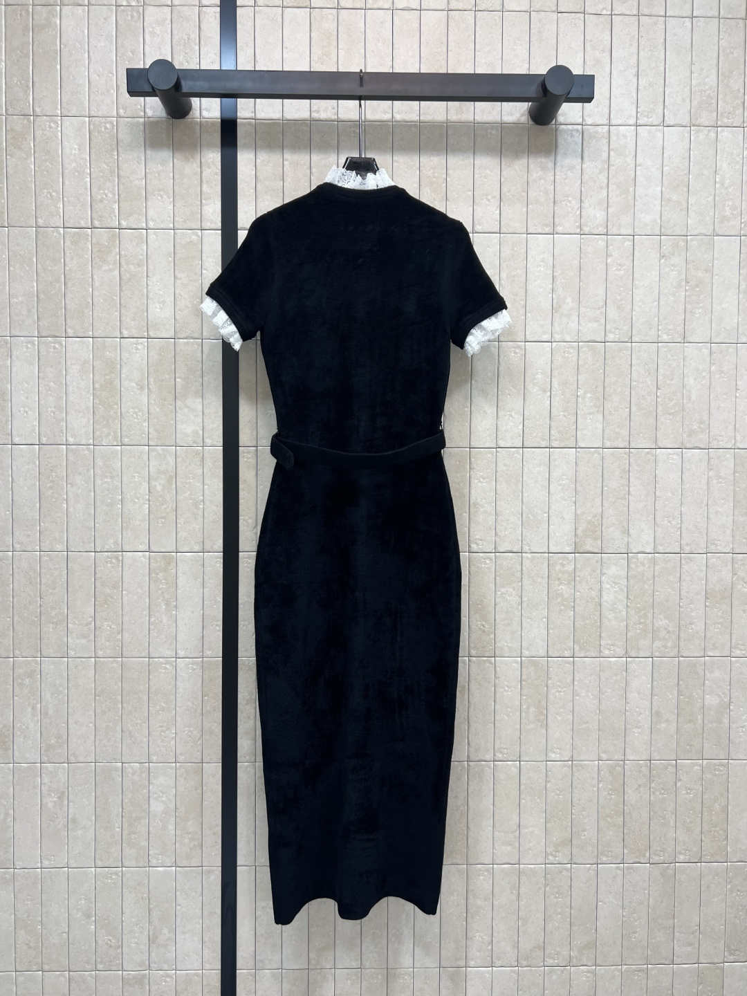 self 25早秋新款 丝绒雪尼尔短袖长款连衣裙 蕾丝花边点缀 定制水钻扣饰装饰 定制丝绒面料上身很舒适